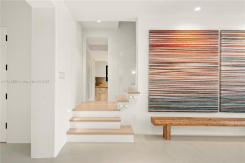 House in Miami Beach, Florida 5 bedrooms, 436.36 sq.m. № 1955187 - photo 8