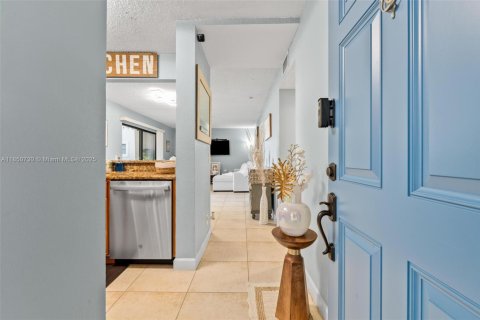 Condo in West Palm Beach, Florida, 2 bedrooms  № 1961858 - photo 4