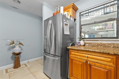 Condo in West Palm Beach, Florida, 2 bedrooms  № 1961858 - photo 7