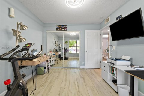 Condo in West Palm Beach, Florida, 2 bedrooms  № 1961858 - photo 23