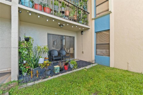 Condo in West Palm Beach, Florida, 2 bedrooms  № 1961858 - photo 14