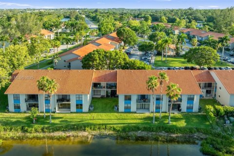 Condo in West Palm Beach, Florida, 2 bedrooms  № 1961858 - photo 25