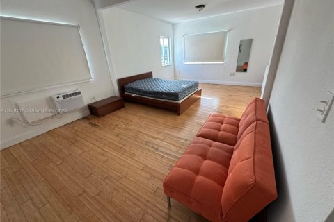 Condo in Miami Beach, Florida, 1 bedroom  № 1851991 - photo 17