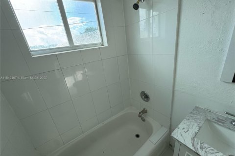 Condo in Miami Beach, Florida, 1 bedroom  № 1851991 - photo 20