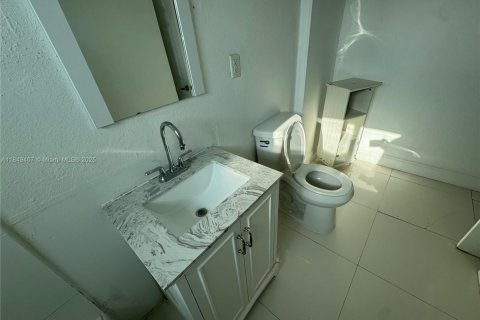 Condo in Miami Beach, Florida, 1 bedroom  № 1851991 - photo 21