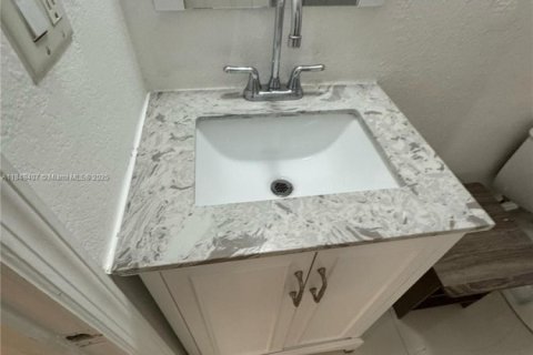 Condo in Miami Beach, Florida, 1 bedroom  № 1851991 - photo 10
