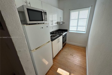 Condo in Miami Beach, Florida, 1 bedroom  № 1851991 - photo 8
