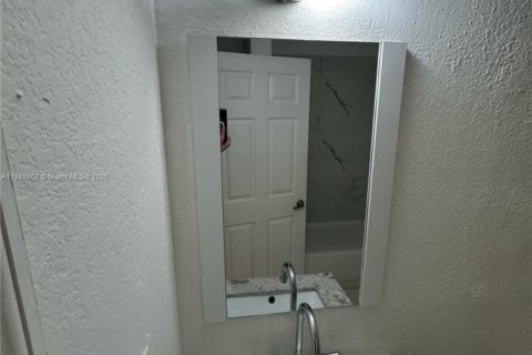 Condo in Miami Beach, Florida, 1 bedroom  № 1851991 - photo 9