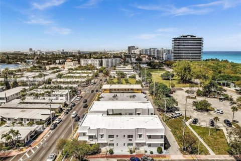 Condo in Miami Beach, Florida, 1 bedroom  № 1851991 - photo 3