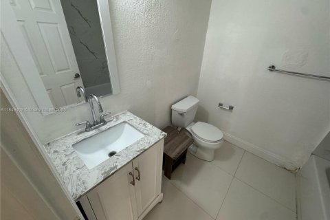 Condo in Miami Beach, Florida, 1 bedroom  № 1851991 - photo 11