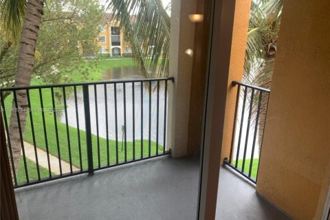Condo in Miramar, Florida, 1 bedroom № 2031783 - photo 4