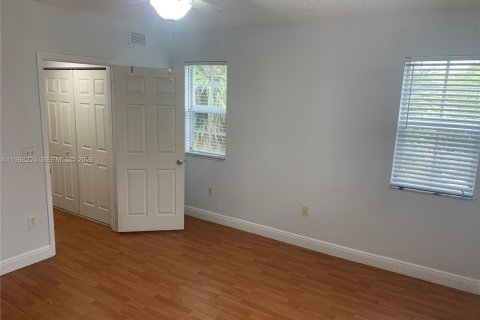 Condo in Miramar, Florida, 1 bedroom № 2031783 - photo 12