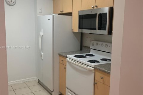 Condo in Miramar, Florida, 1 bedroom № 2031783 - photo 6
