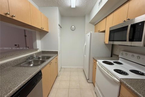 Condo in Miramar, Florida, 1 bedroom № 2031783 - photo 5