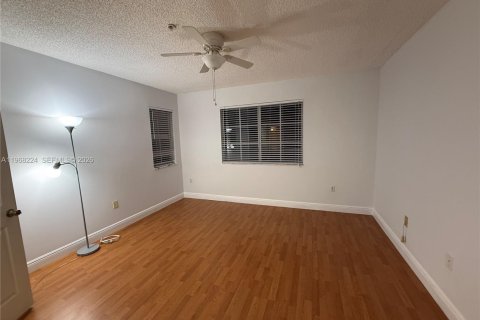 Condo in Miramar, Florida, 1 bedroom № 2031783 - photo 16