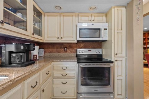 Villa ou maison à vendre à Tampa, Floride: 3 chambres, 174.19 m2 № 2339705 - photo 11