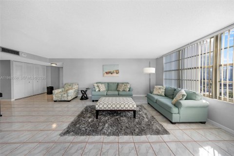 Снять в аренду кондоминиум в Санни-Айлс-Бич, Флорида 2 спальни, 141.68м2, № 2004244 - фото 8