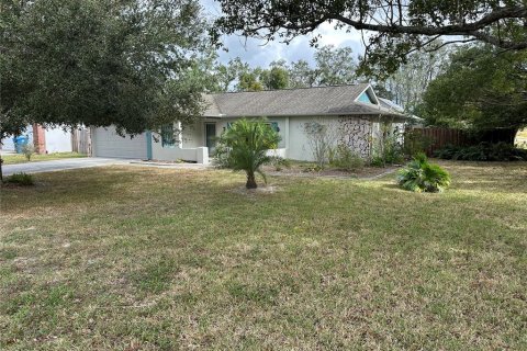 House in Spring Hill, Florida 2 bedrooms, 148.64 sq.m. № 1432359 - photo 1