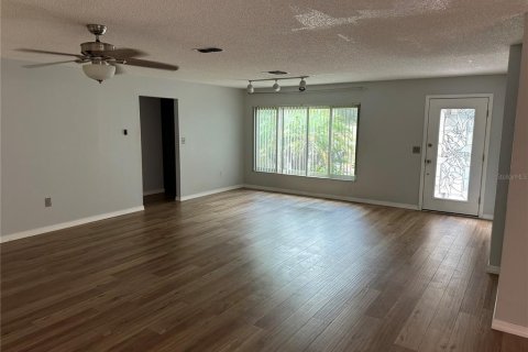 House in Spring Hill, Florida 2 bedrooms, 148.64 sq.m. № 1432359 - photo 24
