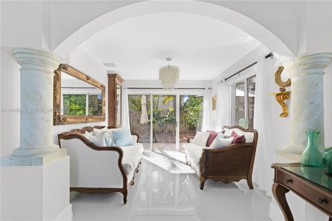 Купить виллу или дом в Майами, Флорида 4 спальни, 236.25м2, № 2005482 - фото 7