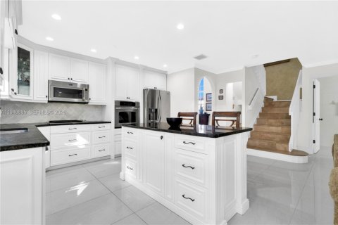 Купить виллу или дом в Майами, Флорида 4 спальни, 236.25м2, № 2005482 - фото 11