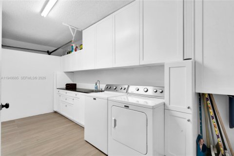 Купить виллу или дом в Майами, Флорида 4 спальни, 236.25м2, № 2005482 - фото 28