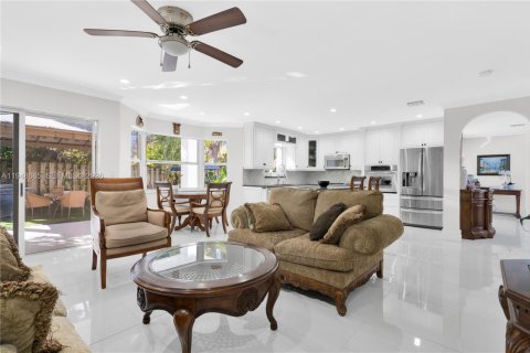 Купить виллу или дом в Майами, Флорида 4 спальни, 236.25м2, № 2005482 - фото 12