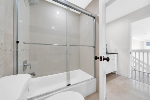 Купить виллу или дом в Майами, Флорида 4 спальни, 236.25м2, № 2005482 - фото 26