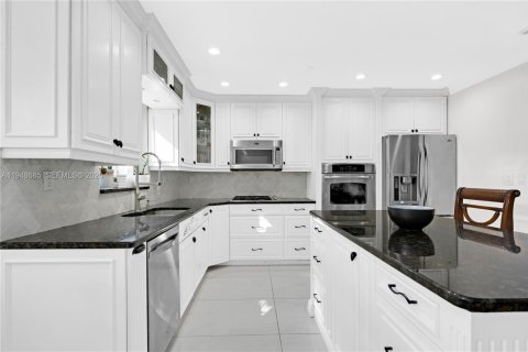 Купить виллу или дом в Майами, Флорида 4 спальни, 236.25м2, № 2005482 - фото 10