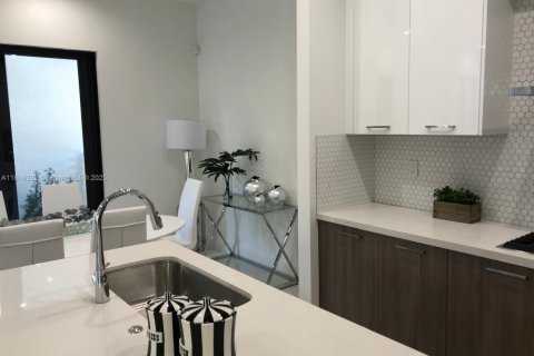 Casa en venta en Doral, Florida, 3 dormitorios, 204.76 m2 № 1775298 - foto 22