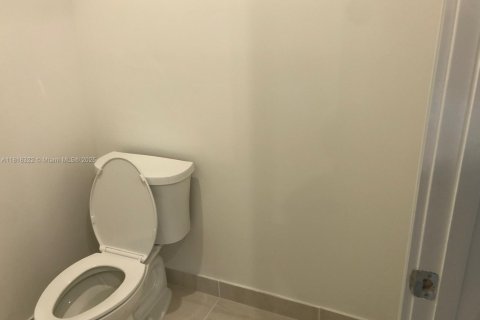 Casa en venta en Doral, Florida, 3 dormitorios, 204.76 m2 № 1775298 - foto 13