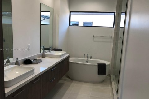 Casa en venta en Doral, Florida, 3 dormitorios, 204.76 m2 № 1775298 - foto 12