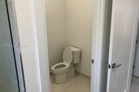 Casa en venta en Doral, Florida, 3 dormitorios, 204.76 m2 № 1775298 - foto 16