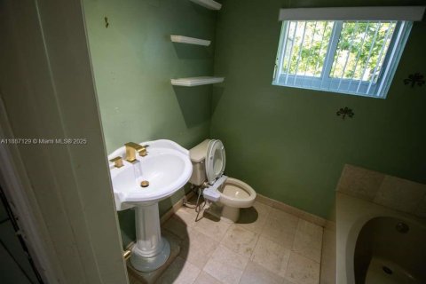 Casa en alquiler en Miami, Florida, 3 dormitorios, 179.77 m2 № 1932770 - foto 27