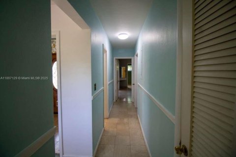 Casa en alquiler en Miami, Florida, 3 dormitorios, 179.77 m2 № 1932770 - foto 25