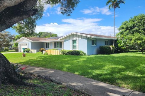 Casa en alquiler en Miami, Florida, 3 dormitorios, 179.77 m2 № 1932770 - foto 4