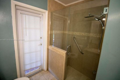 Casa en alquiler en Miami, Florida, 3 dormitorios, 179.77 m2 № 1932770 - foto 21