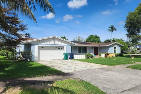 Casa en alquiler en Miami, Florida, 3 dormitorios, 179.77 m2 № 1932770 - foto 3