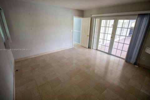 Casa en alquiler en Miami, Florida, 3 dormitorios, 179.77 m2 № 1932770 - foto 29