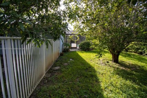 Casa en alquiler en Miami, Florida, 3 dormitorios, 179.77 m2 № 1932770 - foto 14