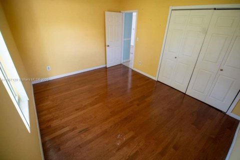 Casa en alquiler en Miami, Florida, 3 dormitorios, 179.77 m2 № 1932770 - foto 23