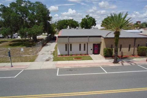 Propiedad comercial en Auburndale, Florida 466.18 m2 № 2344721