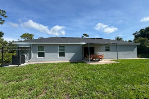Villa ou maison à vendre à Port Charlotte, Floride: 4 chambres № 1813840 - photo 1