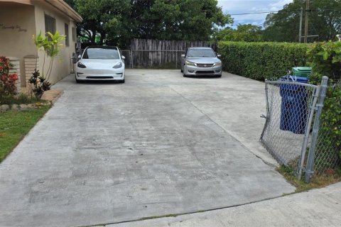 Villa ou maison à vendre à Miami, Floride: 3 chambres, 139.63 m2 № 2082402 - photo 2