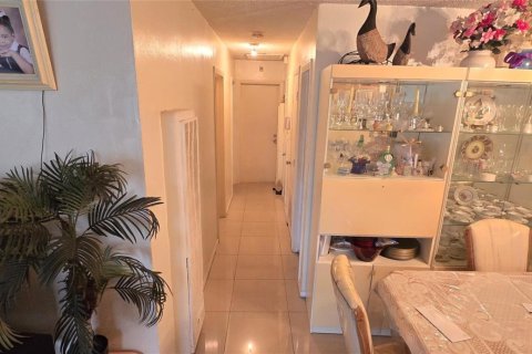 Villa ou maison à vendre à Miami, Floride: 3 chambres, 139.63 m2 № 2082402 - photo 8