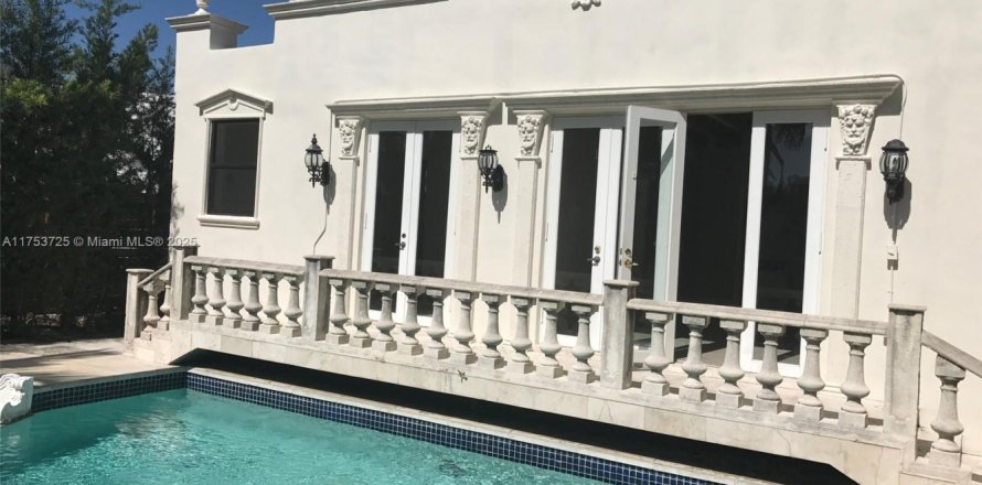 Casa en Miami Beach, Florida 4 dormitorios, 258.55 m2 № 1501042