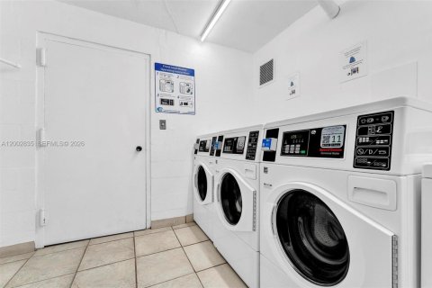 Купить кондоминиум в Халландейл-Бич, Флорида 2 спальни, 104.98м2, № 2066353 - фото 21