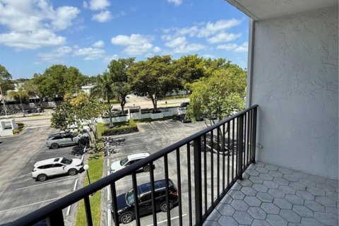 Купить кондоминиум в Халландейл-Бич, Флорида 2 спальни, 104.98м2, № 2066353 - фото 17