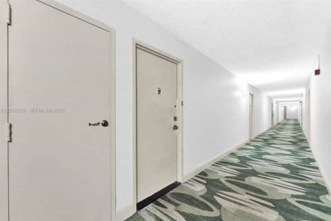 Купить кондоминиум в Халландейл-Бич, Флорида 2 спальни, 104.98м2, № 2066353 - фото 28