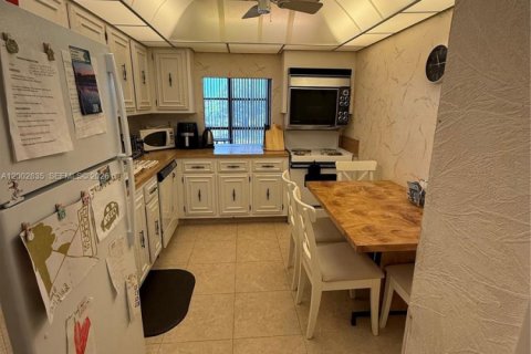 Купить кондоминиум в Халландейл-Бич, Флорида 2 спальни, 104.98м2, № 2066353 - фото 9